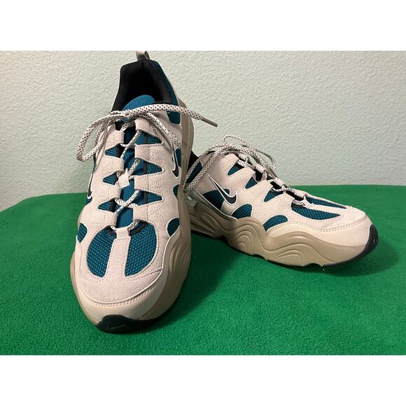 Men's Nike Tech Hera Size 12 New in Box FJ9532-110 Lt Orewood Brown/Black - Picture 5 of 11